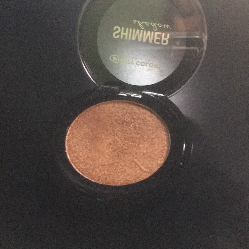 Eyeshadow - Picture 2 of 3
